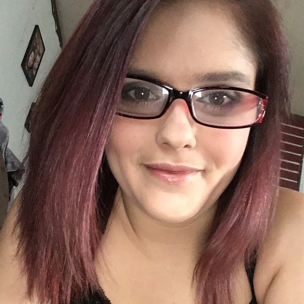 Meet your Posher, Lora